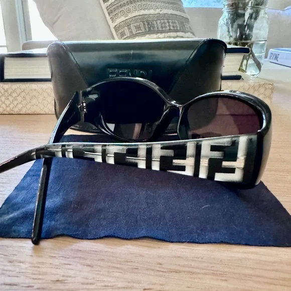 Authentic Fendi vintage Y2K Black and Silver FF logo Sunglasses